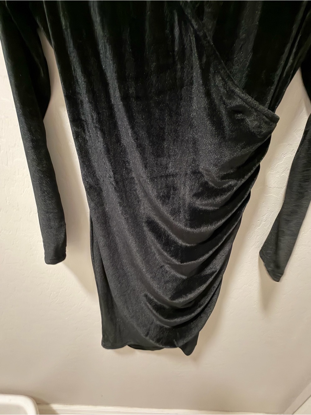 Boutine LA Black Velvet Long-Sleeve Runched Dress